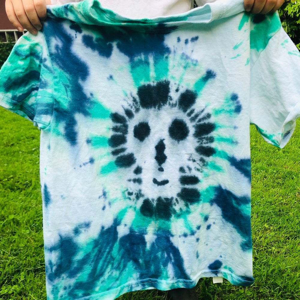 Skull tie dye shirt